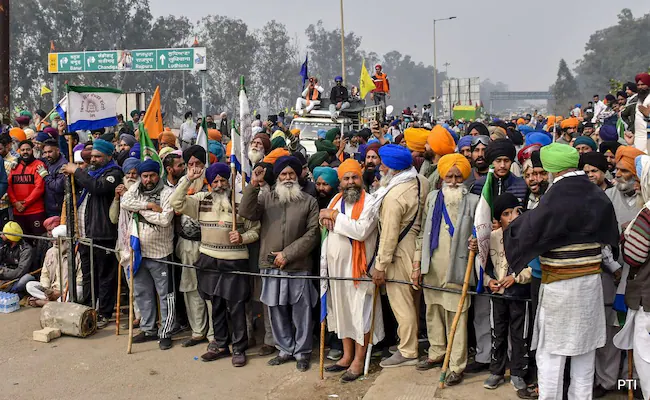 protesting farmers reject government proposal, showdown expected at delhi borders
